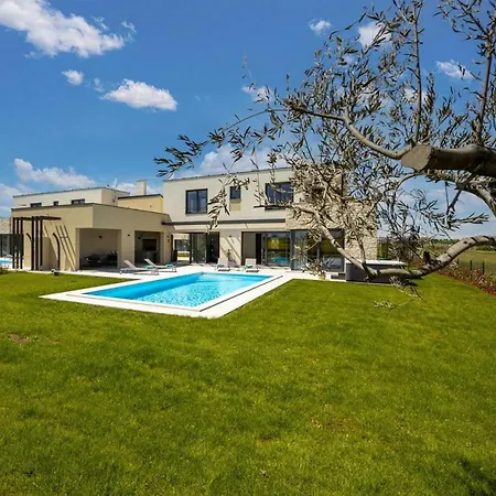 Ferienhaus Estate